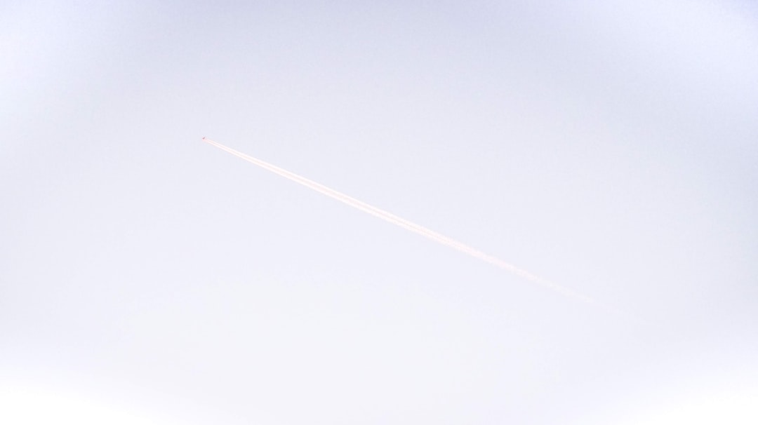 宇宙に向けて打ち上げられるロケット