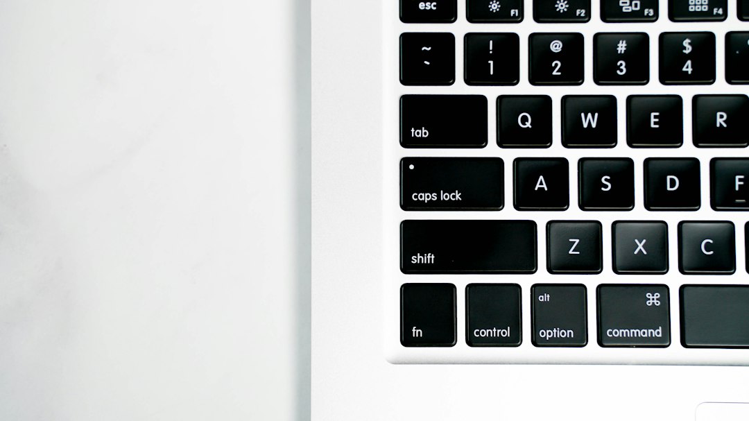 ノートPCのキーボードのクローズアップ